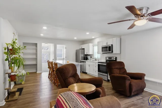 $229,900 | 77 Highway 40, Lecompton, KS 66050