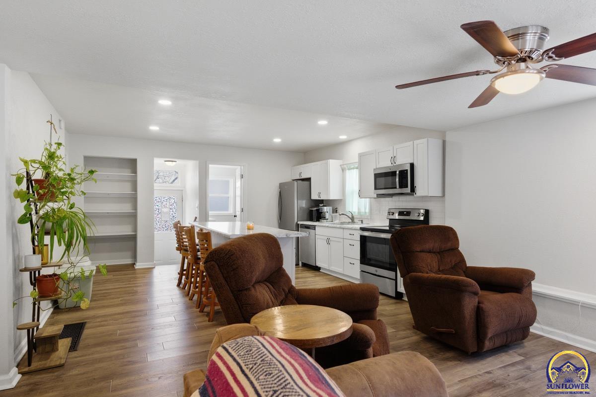 77 Highway 40 Lecompton, KS 66050 - Photo 4 of 31