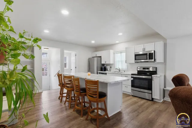 $229,900 | 77 Highway 40, Lecompton, KS 66050