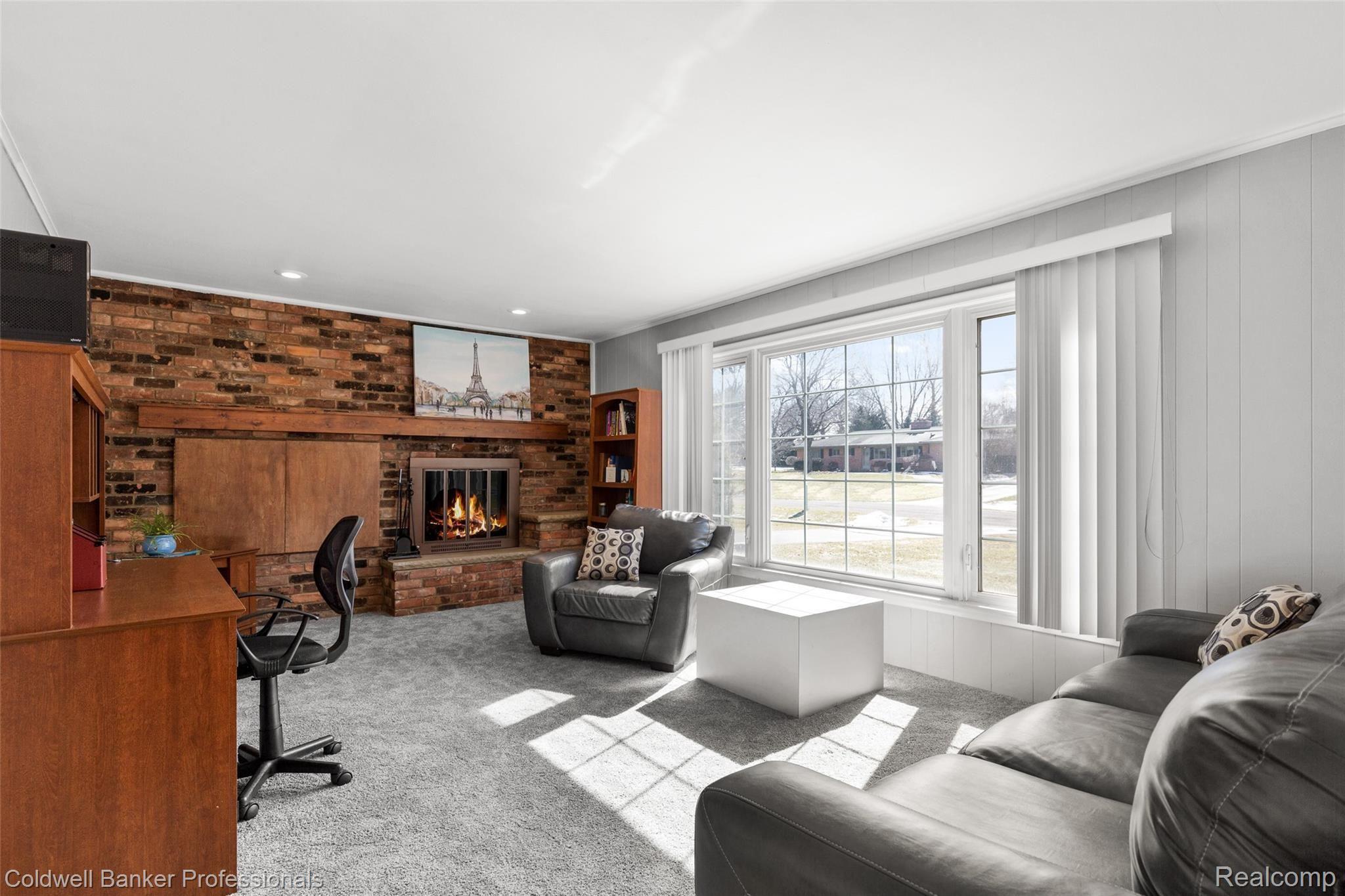951 North Reading Road Bloomfield Hills, MI 48304 - Photo 15 of 29 Family Room.jpg