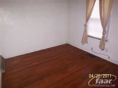 2141 Dutcher Road Flint, MI 48532 - Photo 3 of 6 20124795-2.JPG