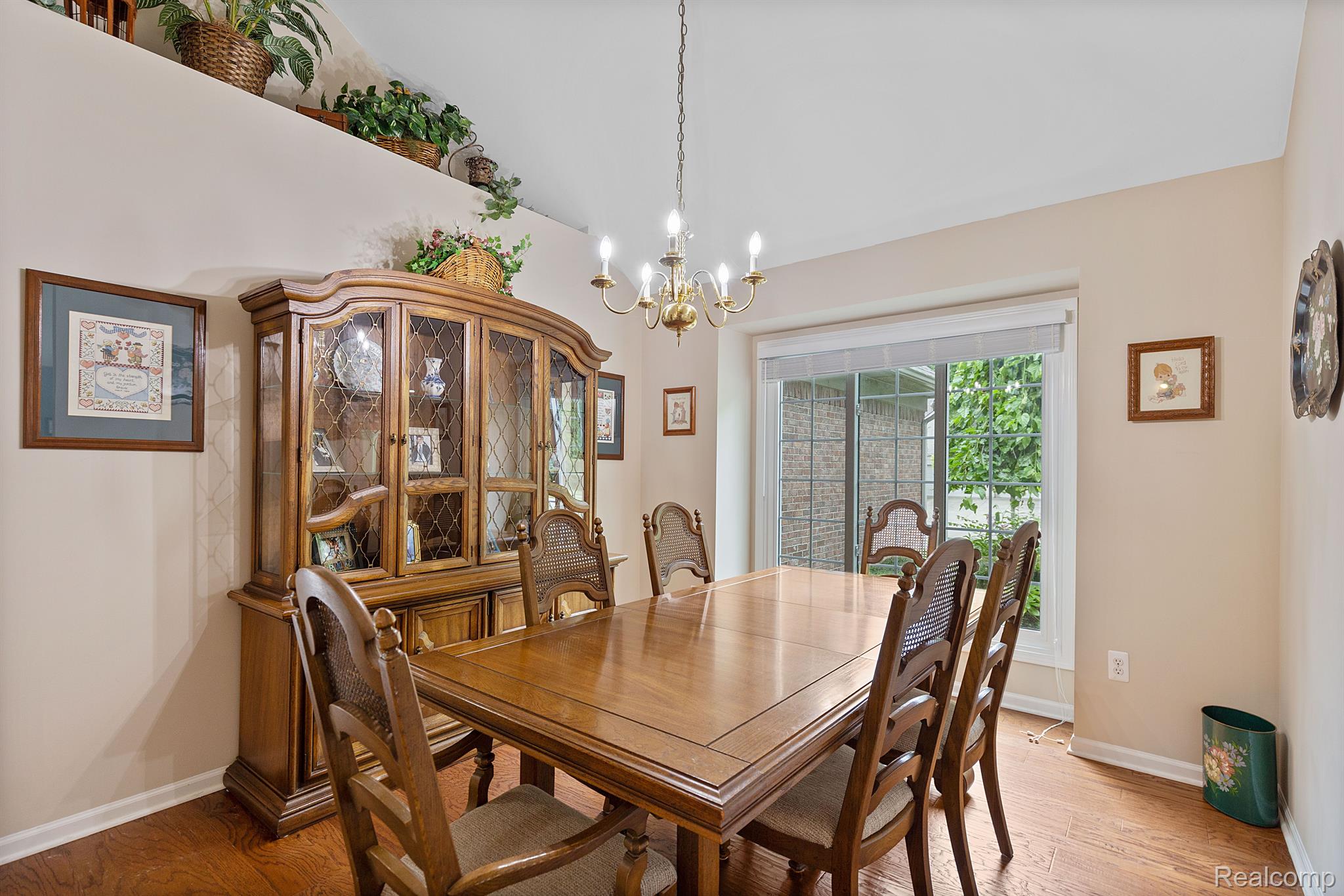 2017 Roundtree Rochester, MI 48307 - Photo 8 of 36 Gallery Image 8