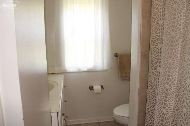 1464 Maxfield Lake Road Hartland, MI 48353 - Photo 15 of 29 21144028-14.JPG