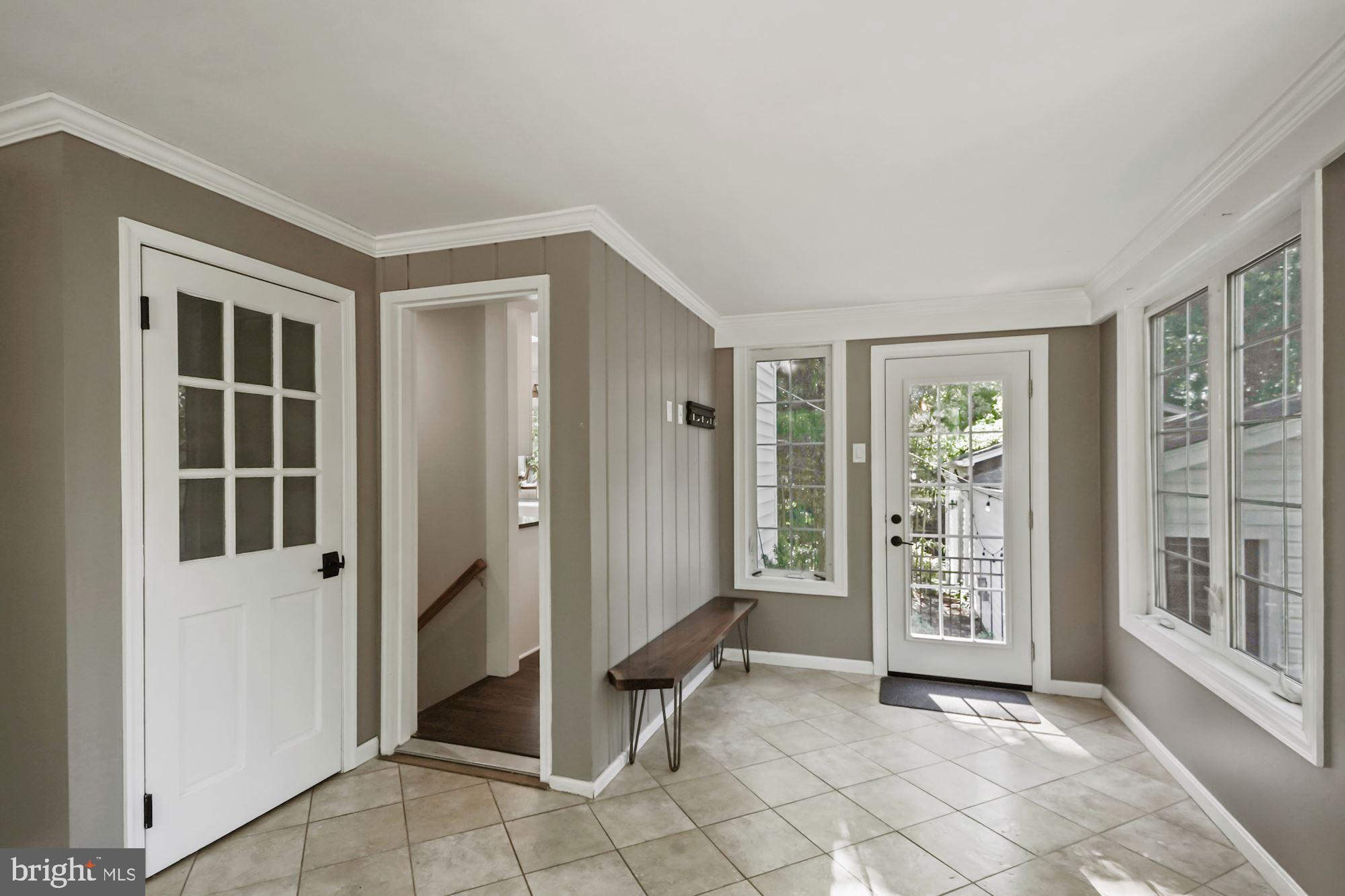 4921 Ridgewood Road Alexandria, VA 22312 - Photo 21 of 48 Great den/Florida room