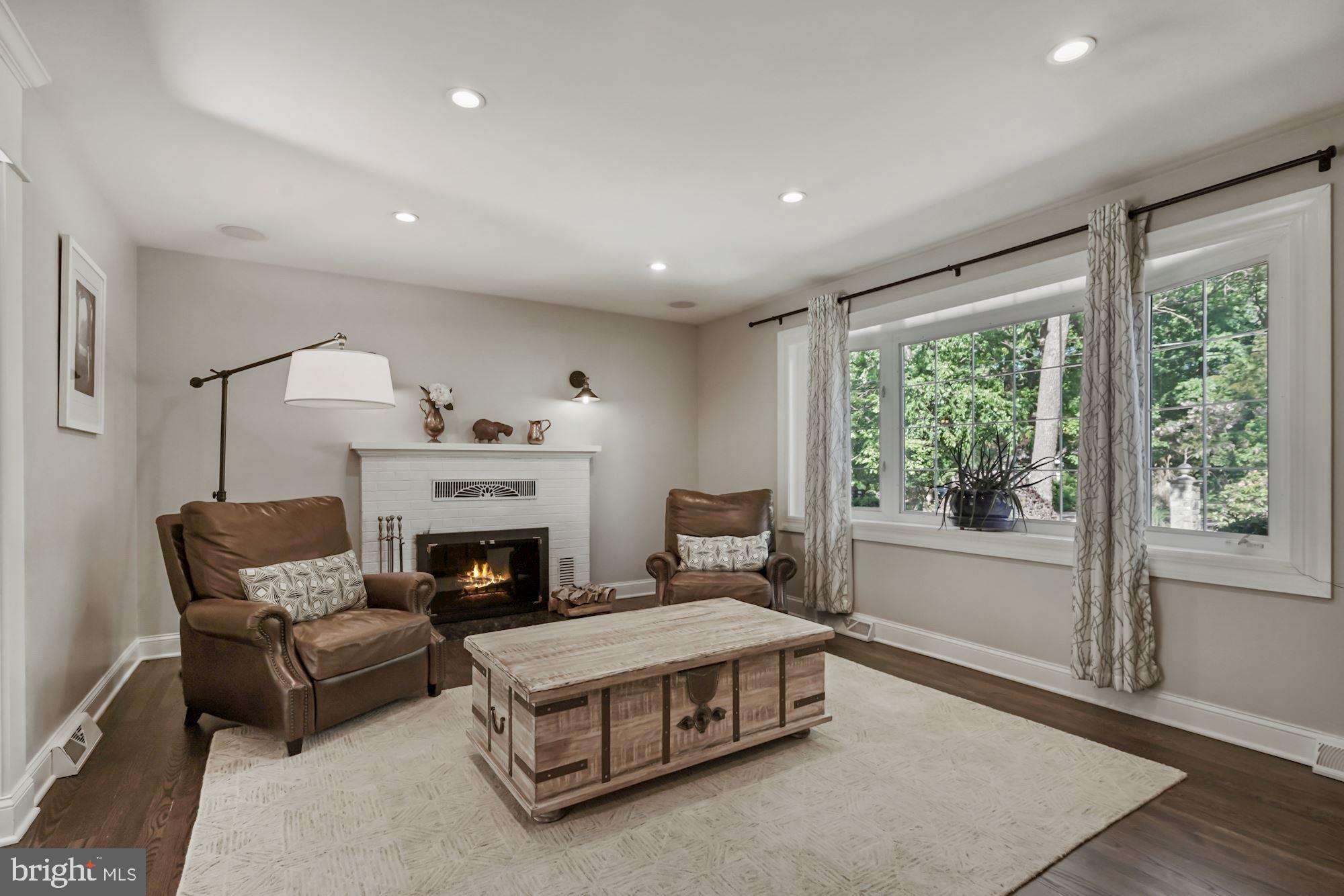 4921 Ridgewood Road Alexandria, VA 22312 - Photo 6 of 48 Living room with bay window