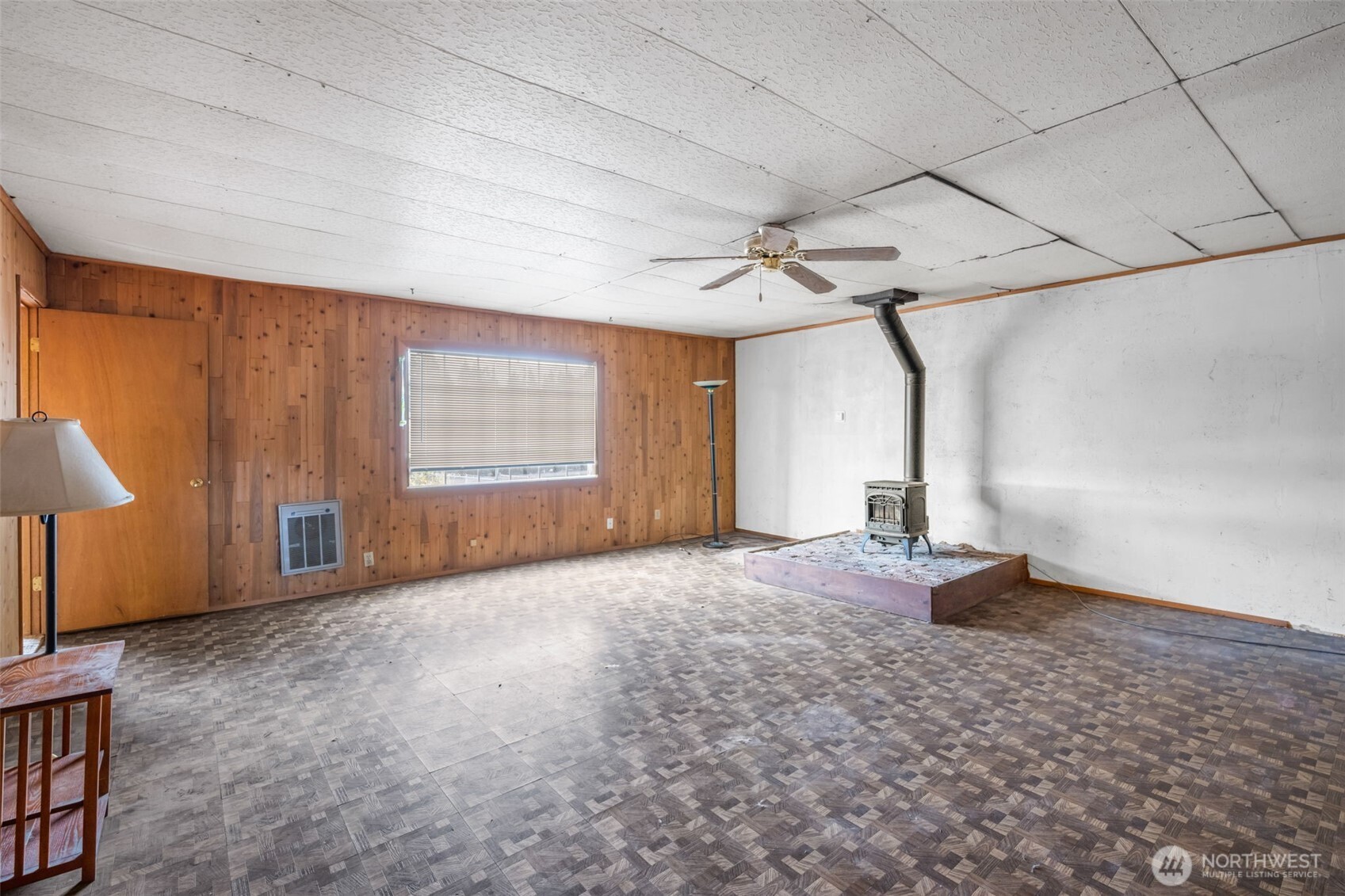 6926 East Cady Road Everett, WA 98203 - Photo 11 of 19 a view of a livingroom with wooden floor and a window