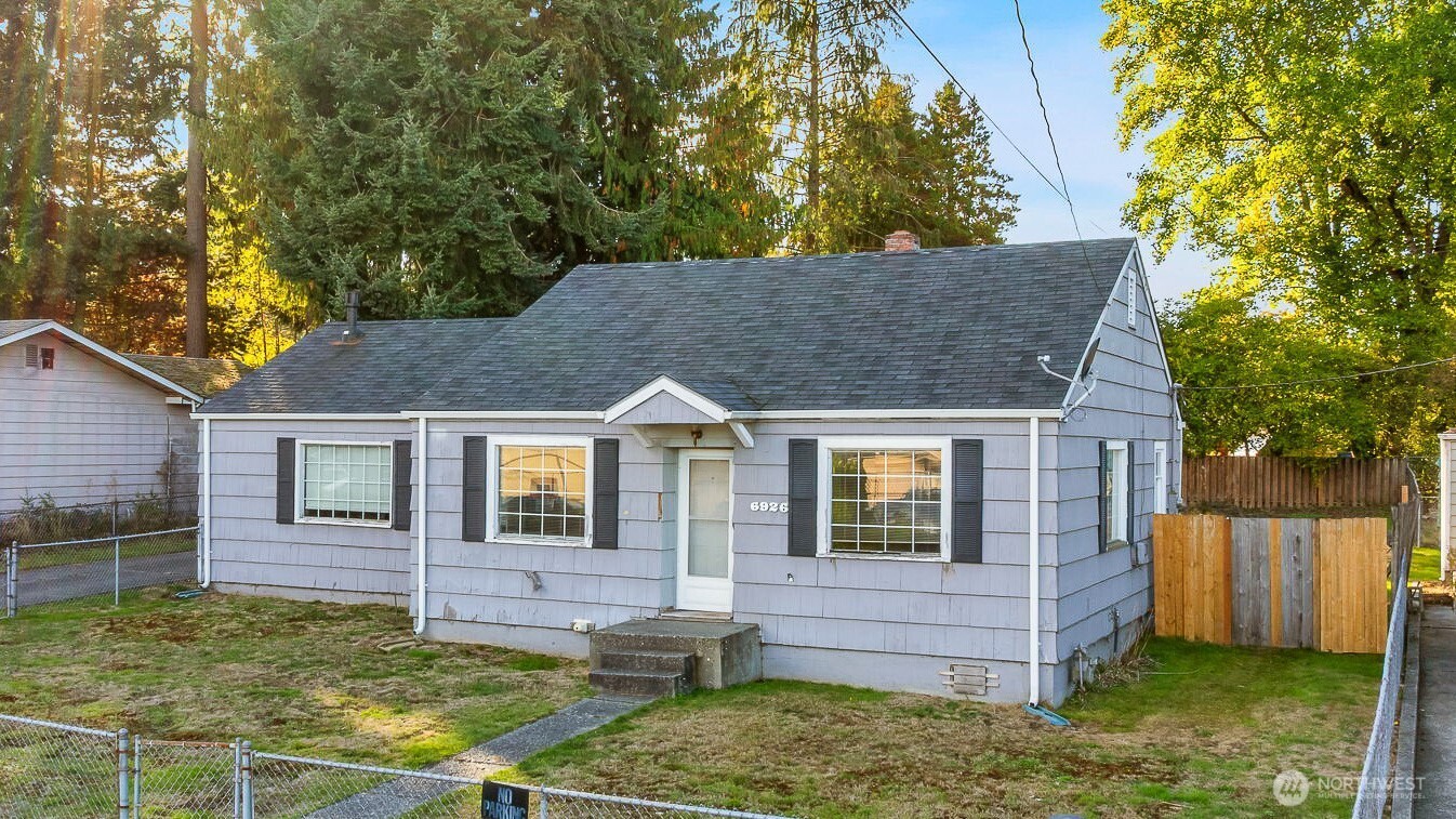 6926 East Cady Road Everett, WA 98203 - Photo 2 of 19 front view of a house with a yard