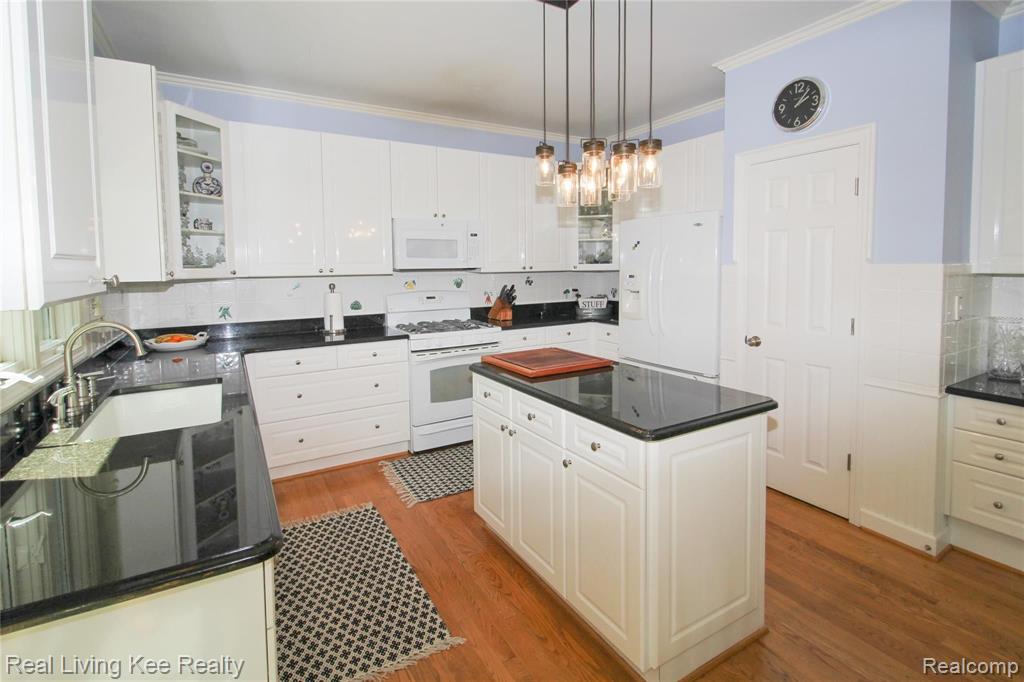 1081 Chesapeake Rochester Hills, MI 48307 - Photo 35 of 80