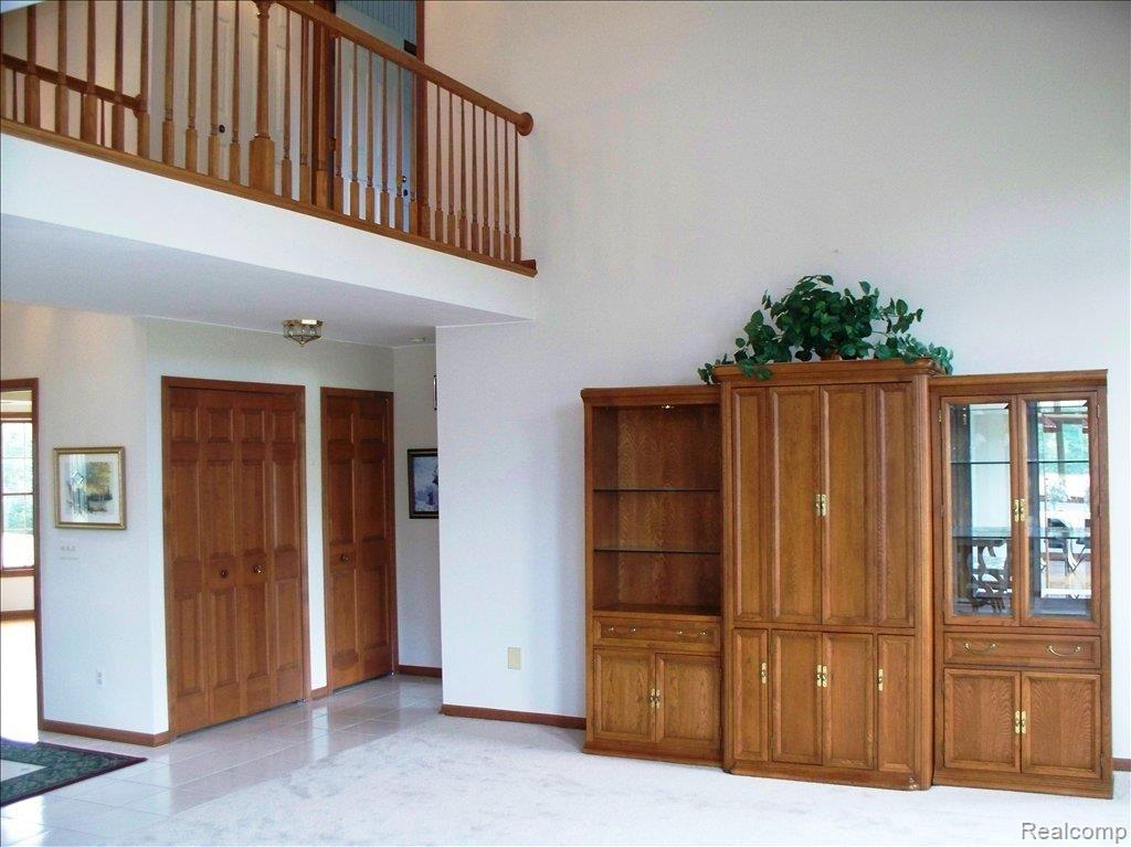 9159 Parshallville Road Fenton, MI 48430 - Photo 9 of 25 Living room