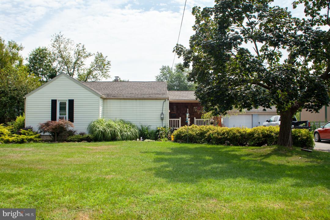139 North Locust Street Lititz, PA 17543 - Photo 1 of 28