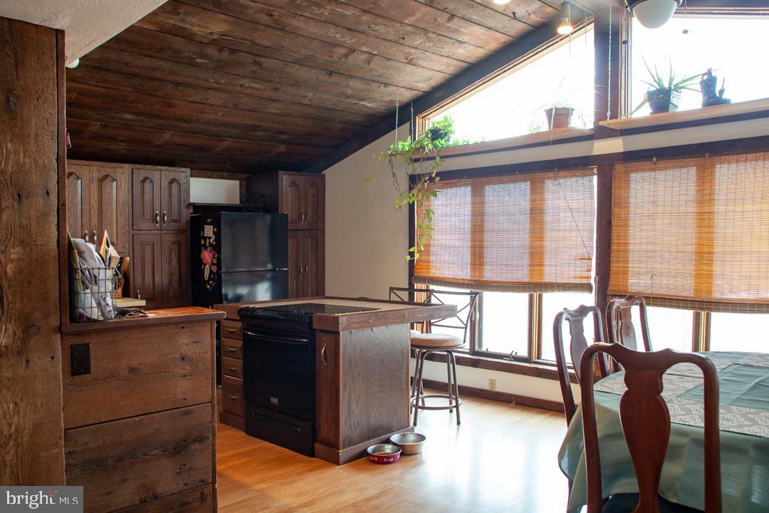 139 North Locust Street Lititz, PA 17543 - Photo 5 of 28