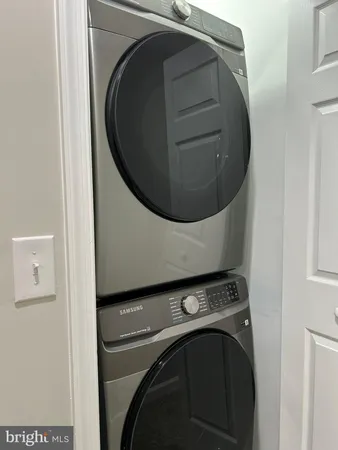 a close up view of a washer and dryer