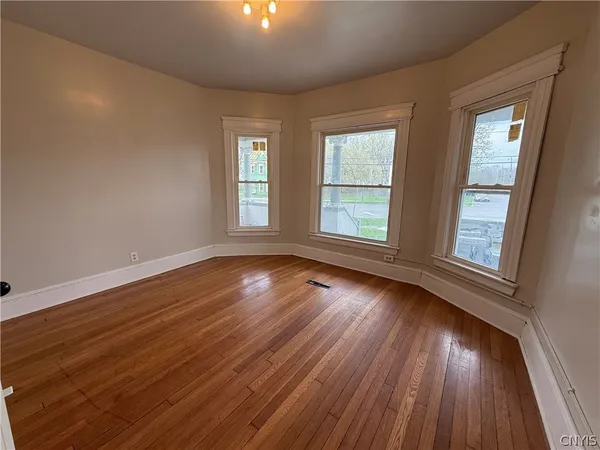 $2,100 | 367 Furman Street, Unit 1, Syracuse, NY 13205