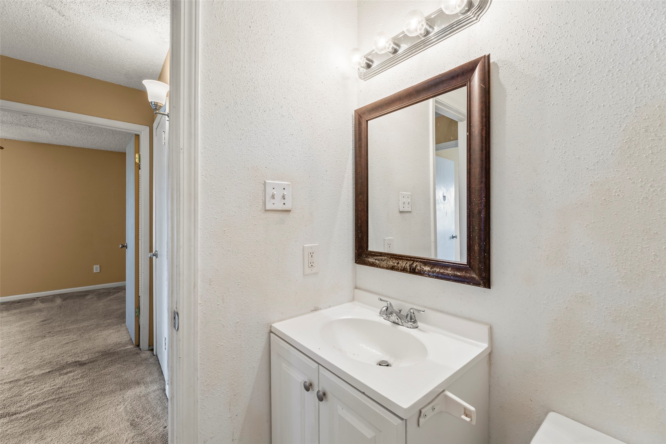 12241 Copper Tree Pvt Lane Houston, TX 77035 - Photo 15 of 27