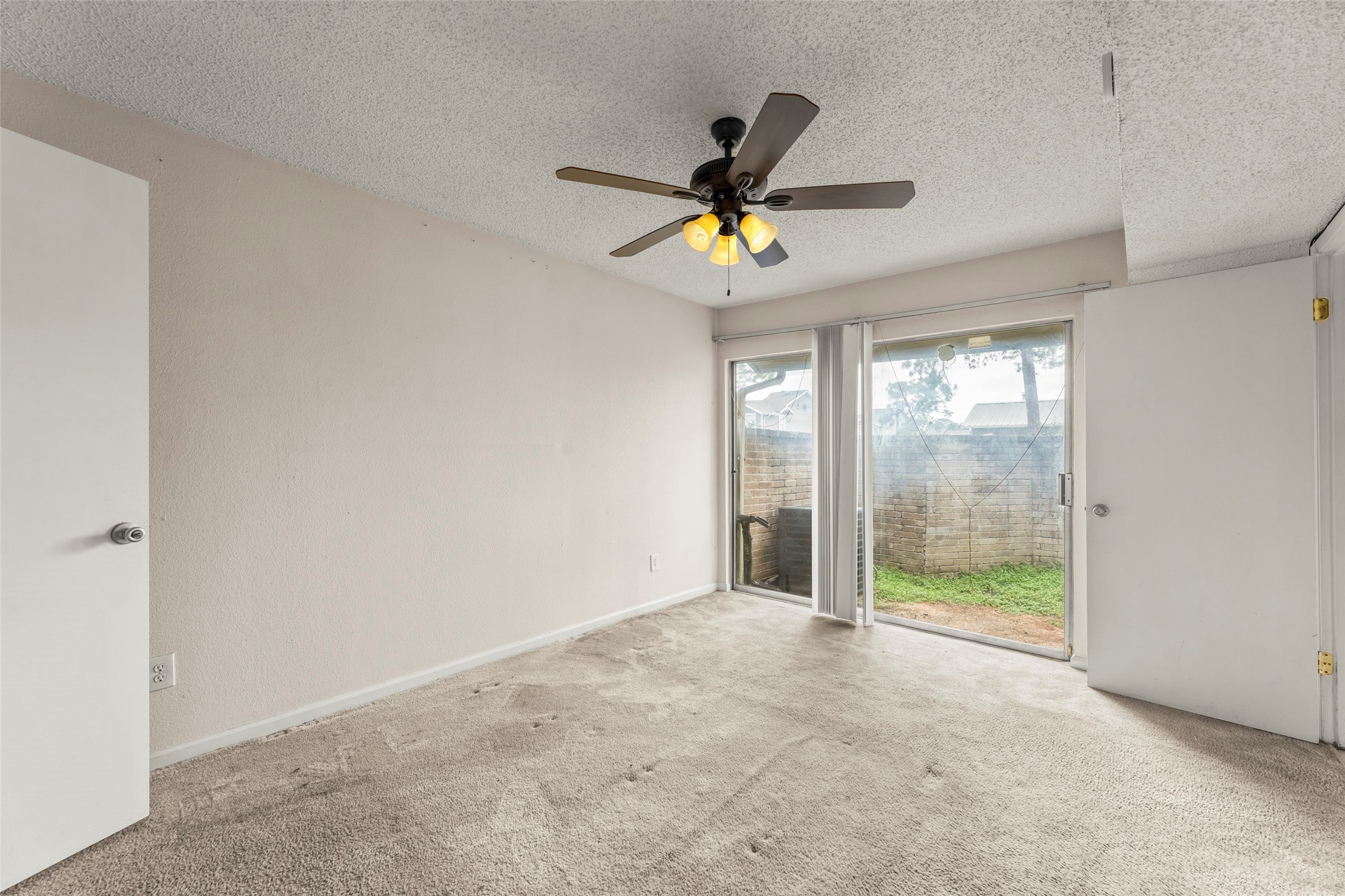 12241 Copper Tree Pvt Lane Houston, TX 77035 - Photo 6 of 27