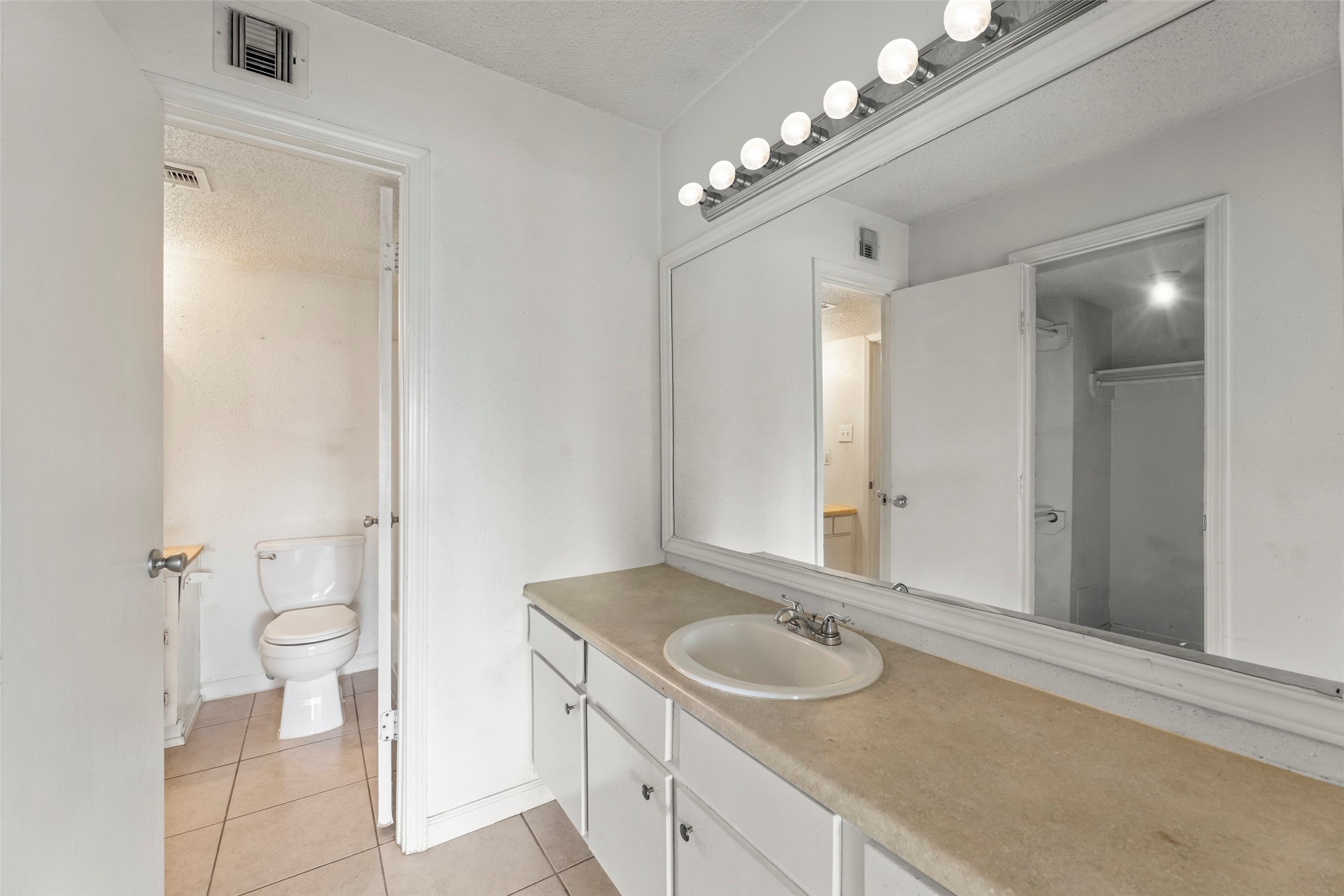 12241 Copper Tree Pvt Lane Houston, TX 77035 - Photo 8 of 27