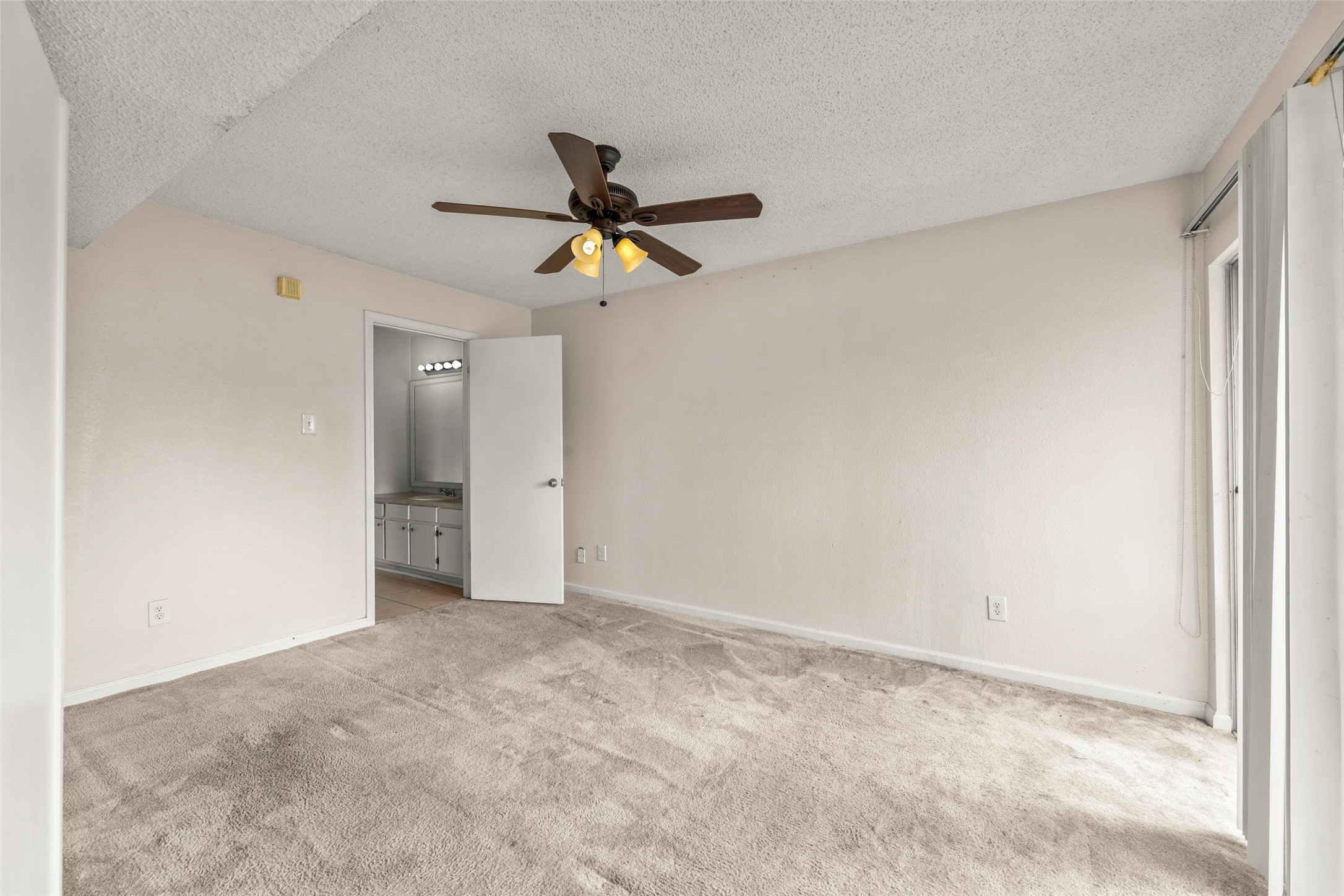 12241 Copper Tree Pvt Lane Houston, TX 77035 - Photo 9 of 27