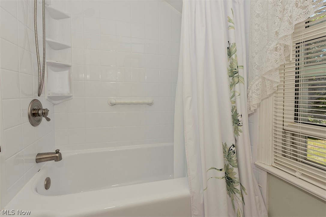 1552 Edgefield Road Lyndhurst, OH 44124 - Photo 17 of 30