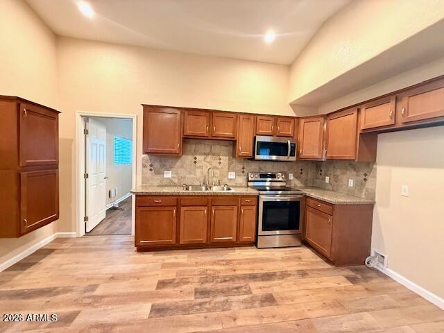 324 South Ocotillo Drive Apache Junction, AZ 85120 - Photo 4 of 14 a large kitchen with stainless steel appliances granite countertop a stove a sink dishwasher a refrigerator and a microwave oven