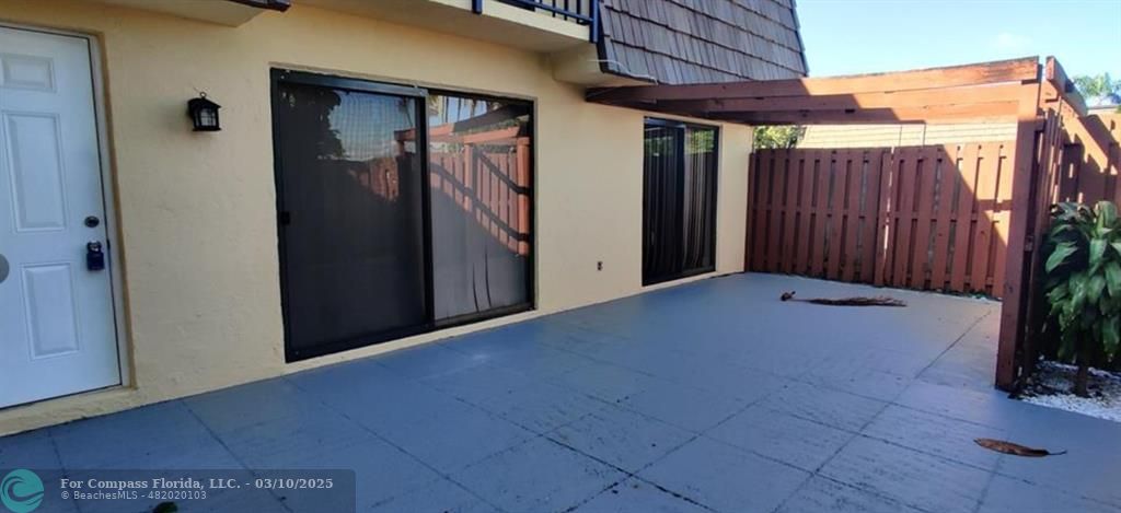 681 Springdale Circle Palm Springs, FL 33461 - Photo 3 of 17