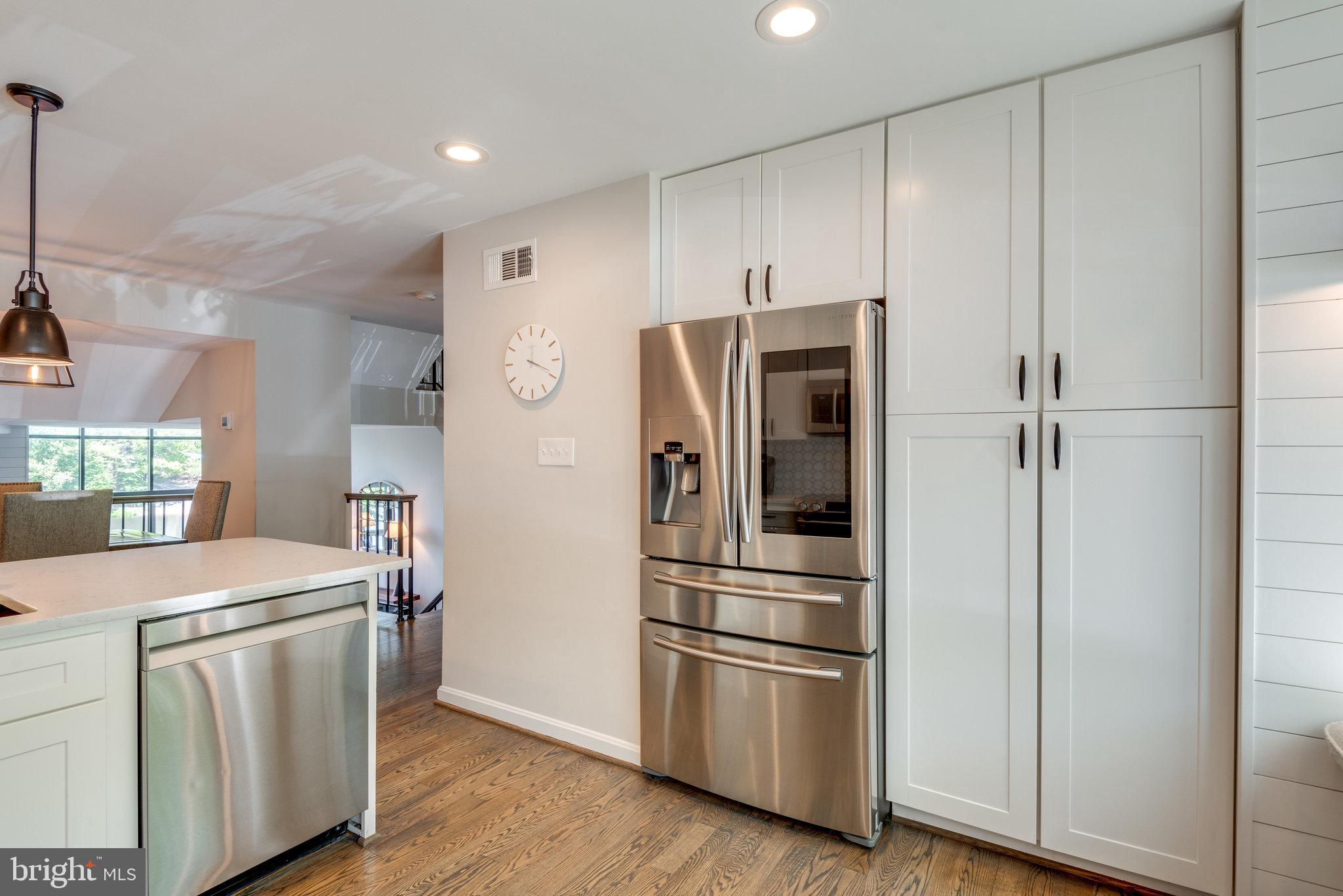 10998 Thrush Ridge Road Reston, VA 20191 - Photo 14 of 40 Stainless appliances are ready for food prep