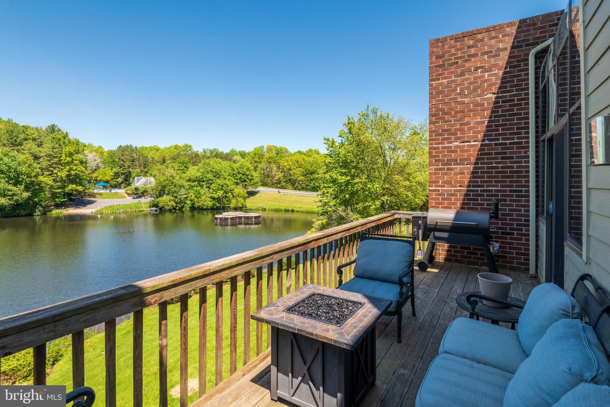 10998 Thrush Ridge Road Reston, VA 20191 - Photo 18 of 40 Room for dining and lounging