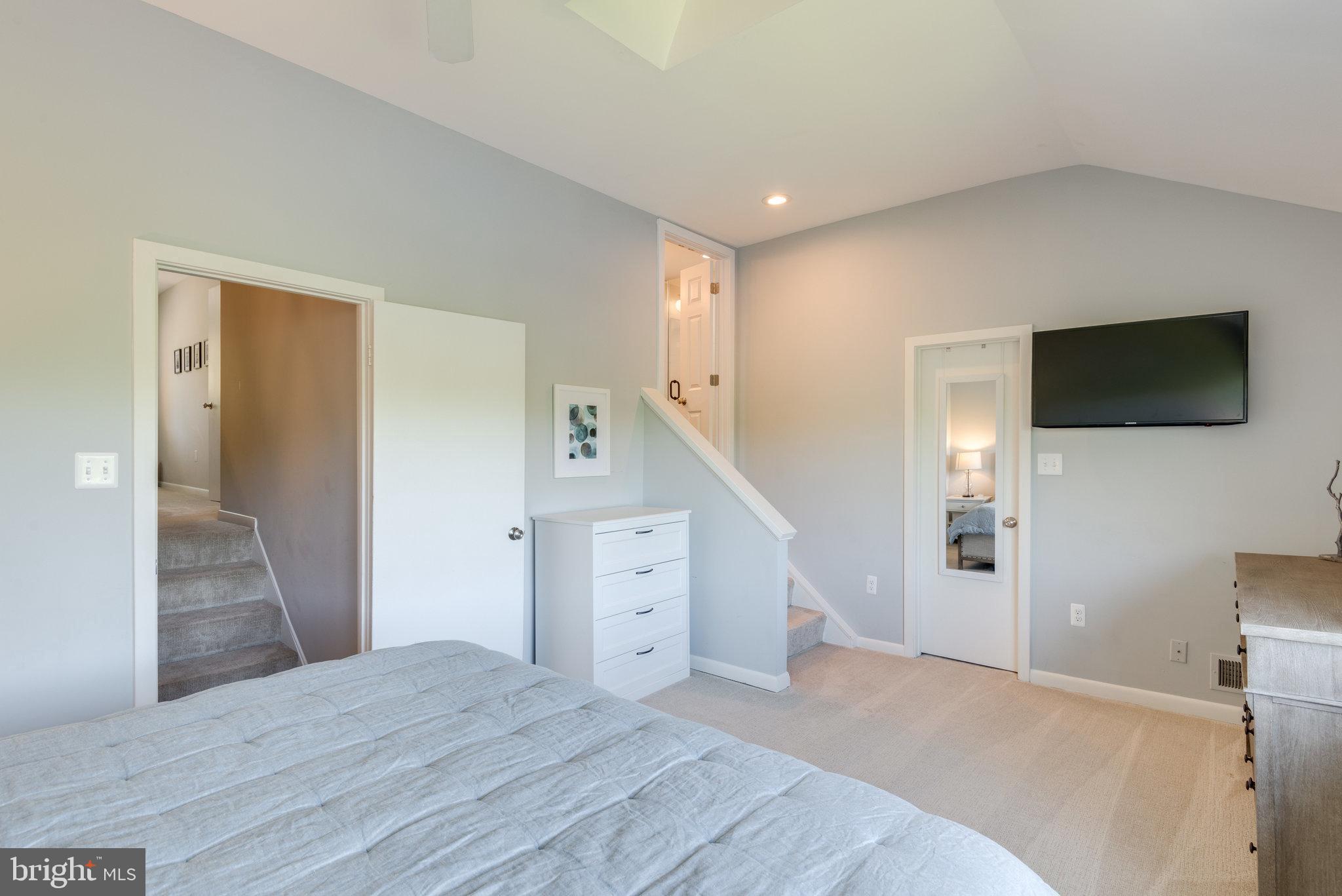 10998 Thrush Ridge Road Reston, VA 20191 - Photo 20 of 40 Walk-in closet ready for your wardrobe