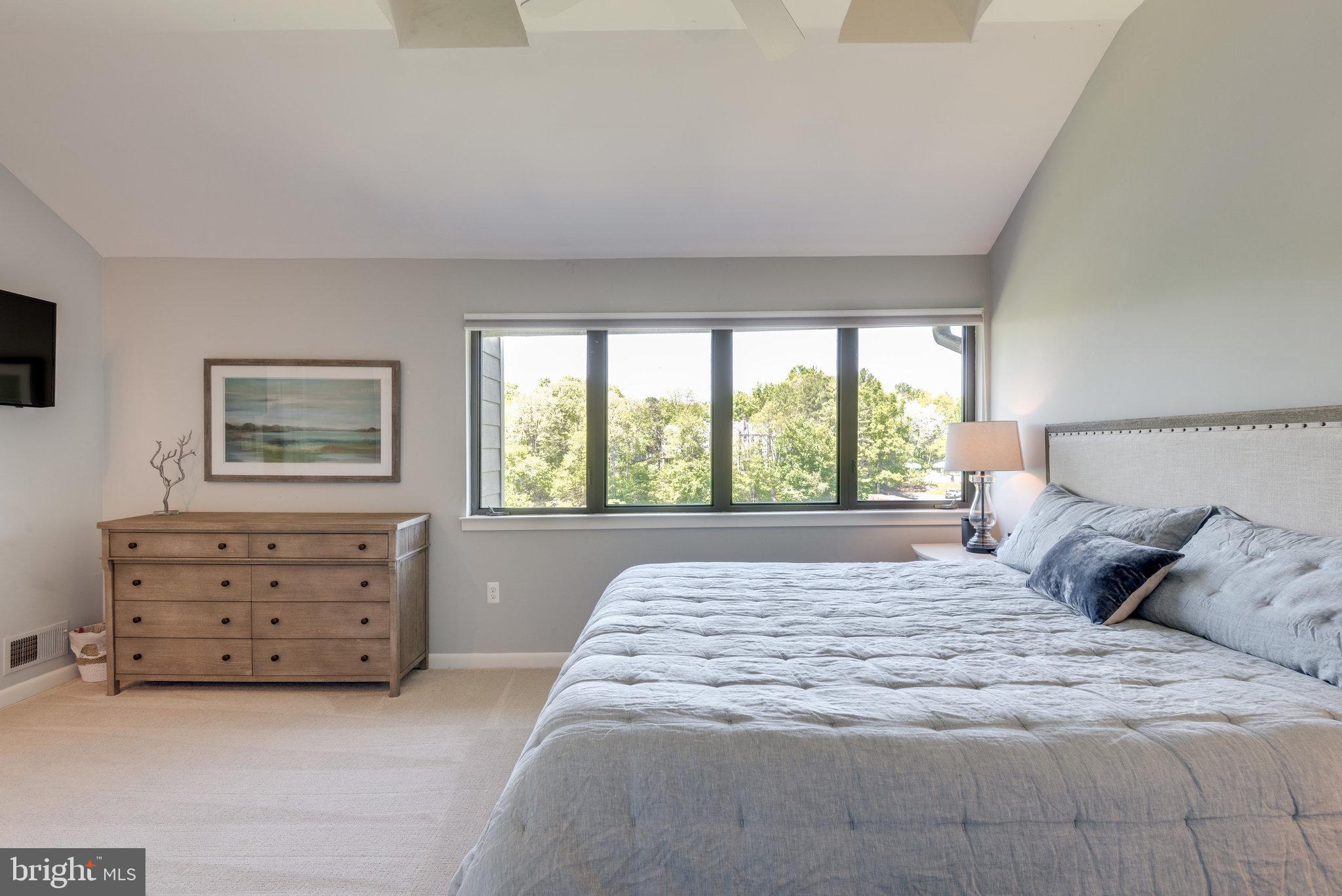10998 Thrush Ridge Road Reston, VA 20191 - Photo 21 of 40 Sky light provides great light