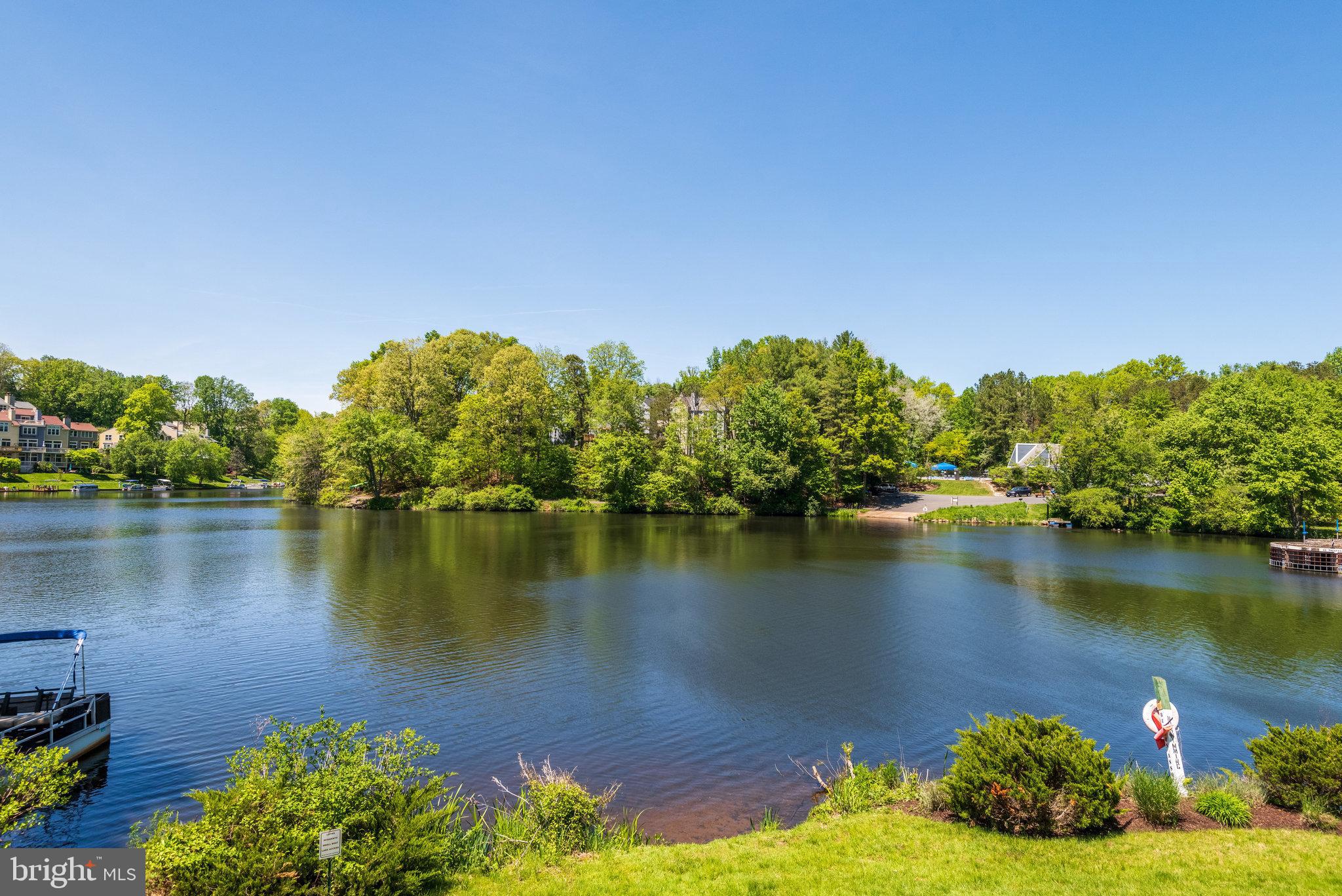 10998 Thrush Ridge Road Reston, VA 20191 - Photo 4 of 40 Townhouse backs to Lake Audubon