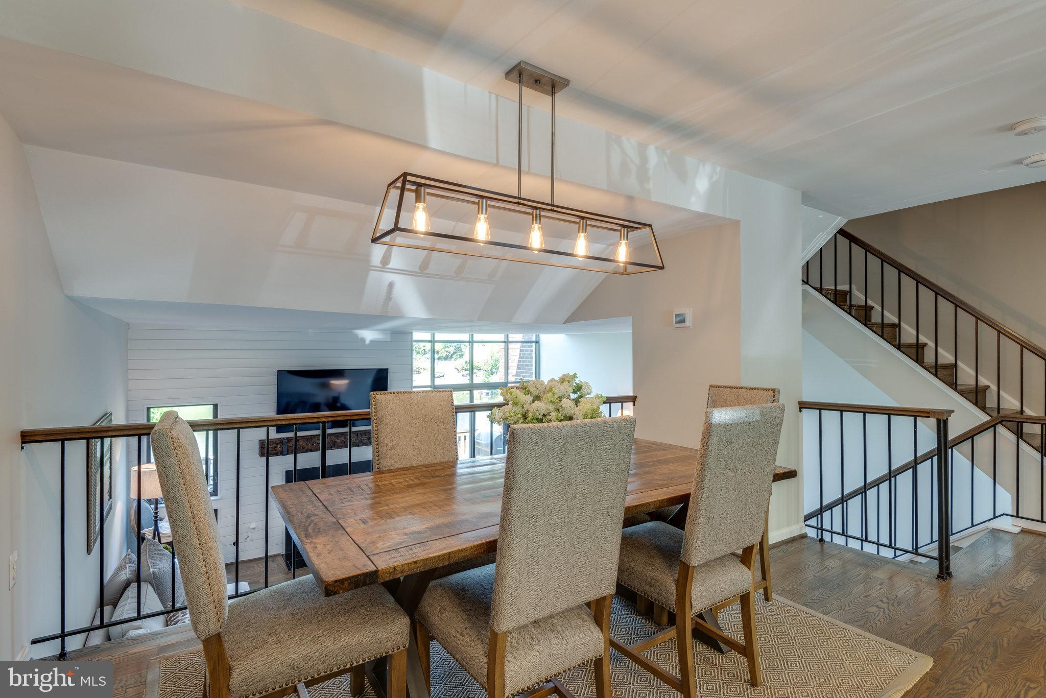 10998 Thrush Ridge Road Reston, VA 20191 - Photo 9 of 40 Modern lighting