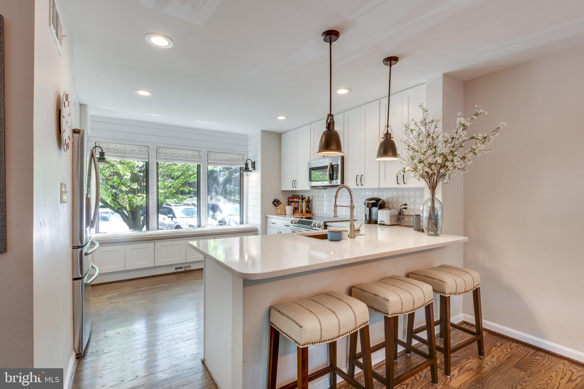10998 Thrush Ridge Road Reston, VA 20191 - Photo 10 of 40 Great layout for entertaining