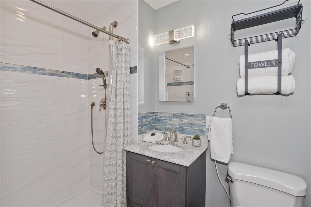 94 Vermont Street Holyoke, MA 01040 - Photo 26 of 40