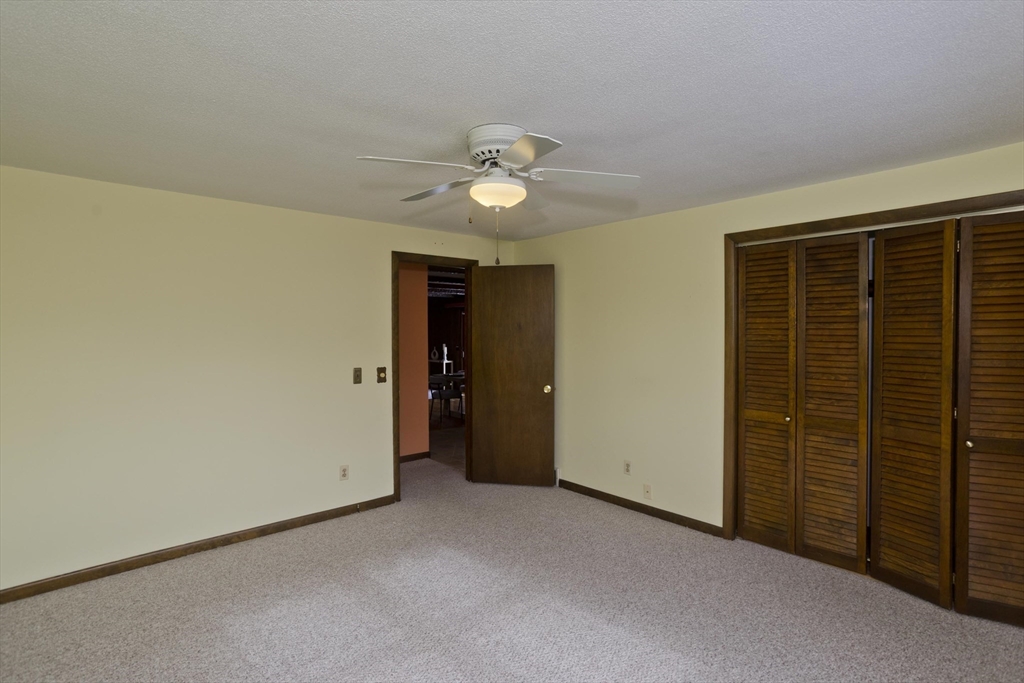 94 Vermont Street Holyoke, MA 01040 - Photo 27 of 40