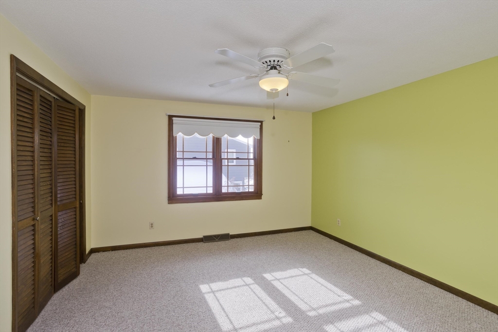 94 Vermont Street Holyoke, MA 01040 - Photo 29 of 40