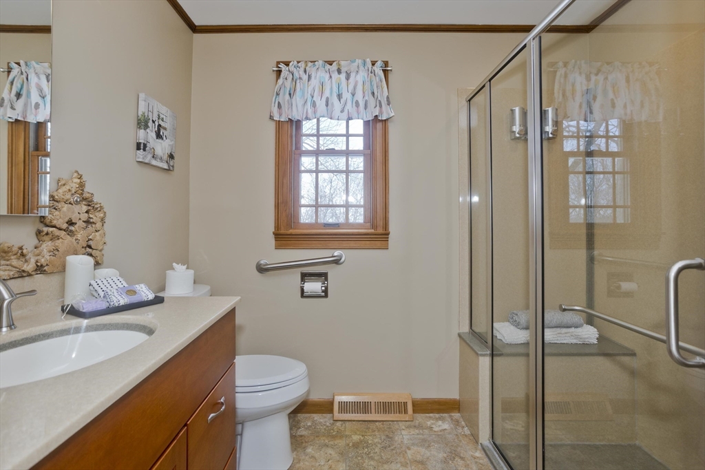 94 Vermont Street Holyoke, MA 01040 - Photo 31 of 40