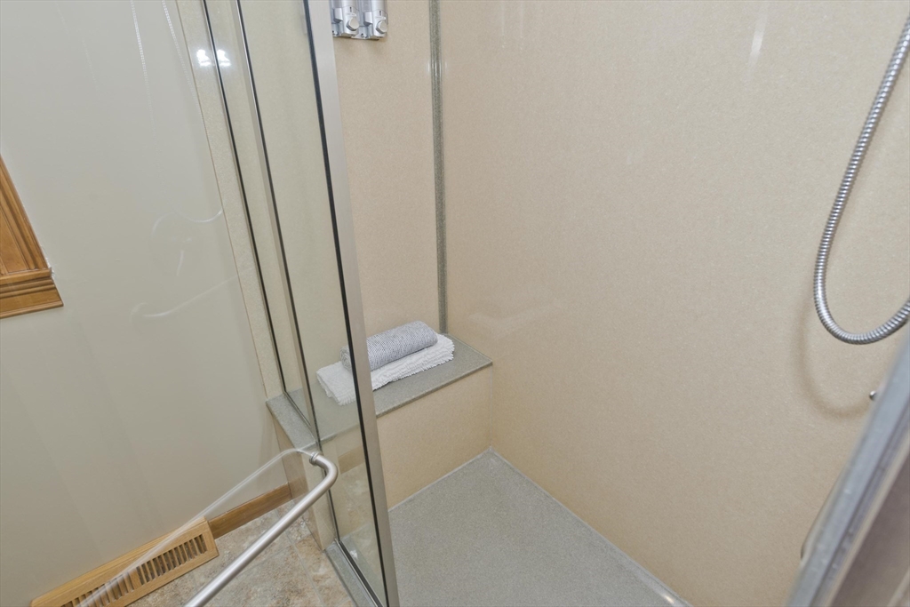 94 Vermont Street Holyoke, MA 01040 - Photo 32 of 40