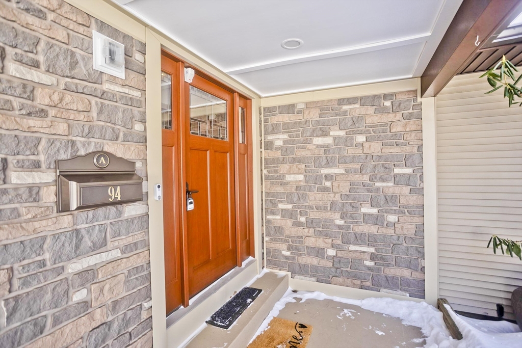 94 Vermont Street Holyoke, MA 01040 - Photo 4 of 40