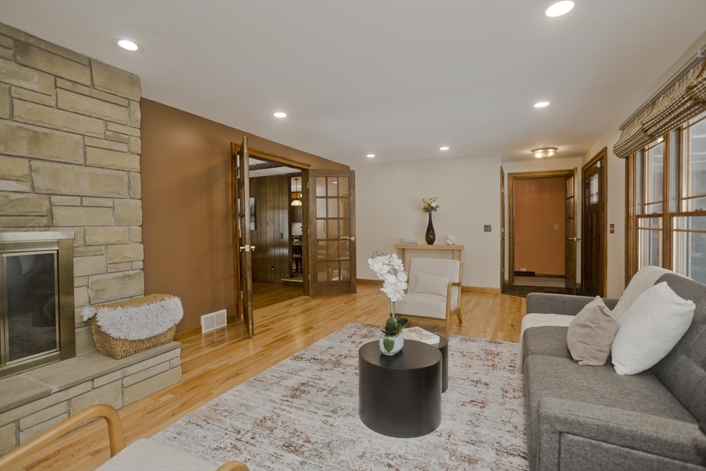 94 Vermont Street Holyoke, MA 01040 - Photo 7 of 40