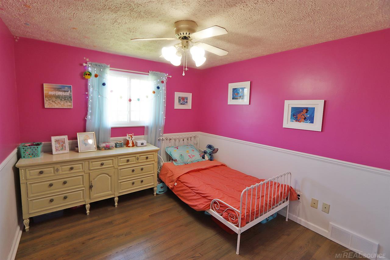 23325 Rochelle Street Macomb, MI 48042 - Photo 38 of 67 50011272-37.JPG