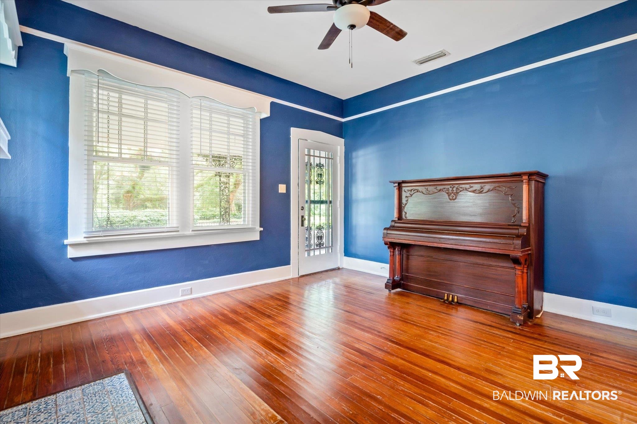 2561 Spring Hill Avenue Mobile, AL 36607 - Photo 4 of 23