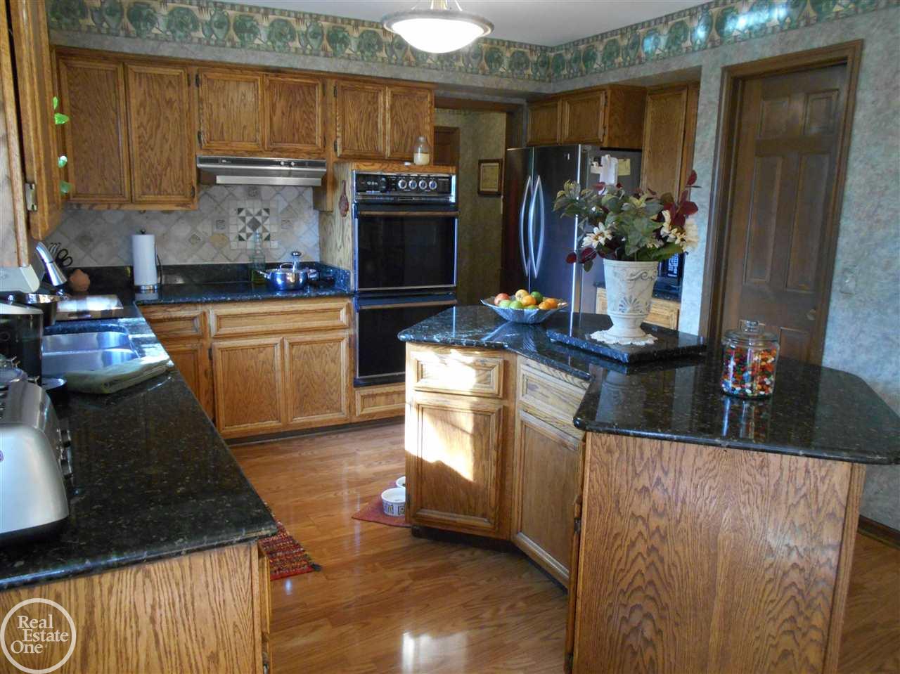 736 Stanford Circle Rochester Hills, MI 48309 - Photo 16 of 41