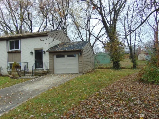$190,000 | 211 Lawn Court, New Albany, IN 47150