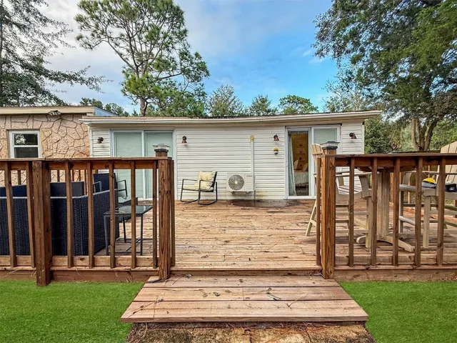 a front view of house with yard