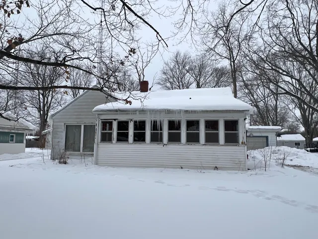 $95,000 | 422 Paw Paw Avenue, Watervliet, MI 49098