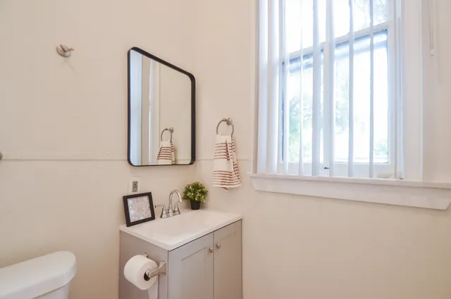 $1,500 | 1707 Sabine Street, Houston, TX 77007