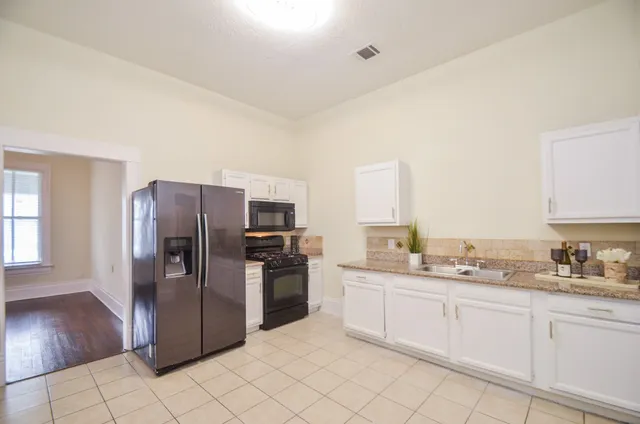 $1,500 | 1707 Sabine Street, Houston, TX 77007