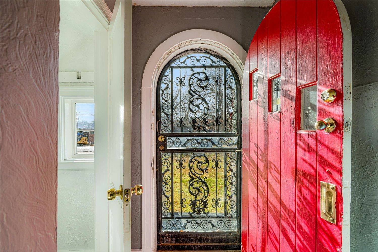 1114 Brownlee Road Memphis, TN 38116 - Photo 6 of 32 Doorway to property