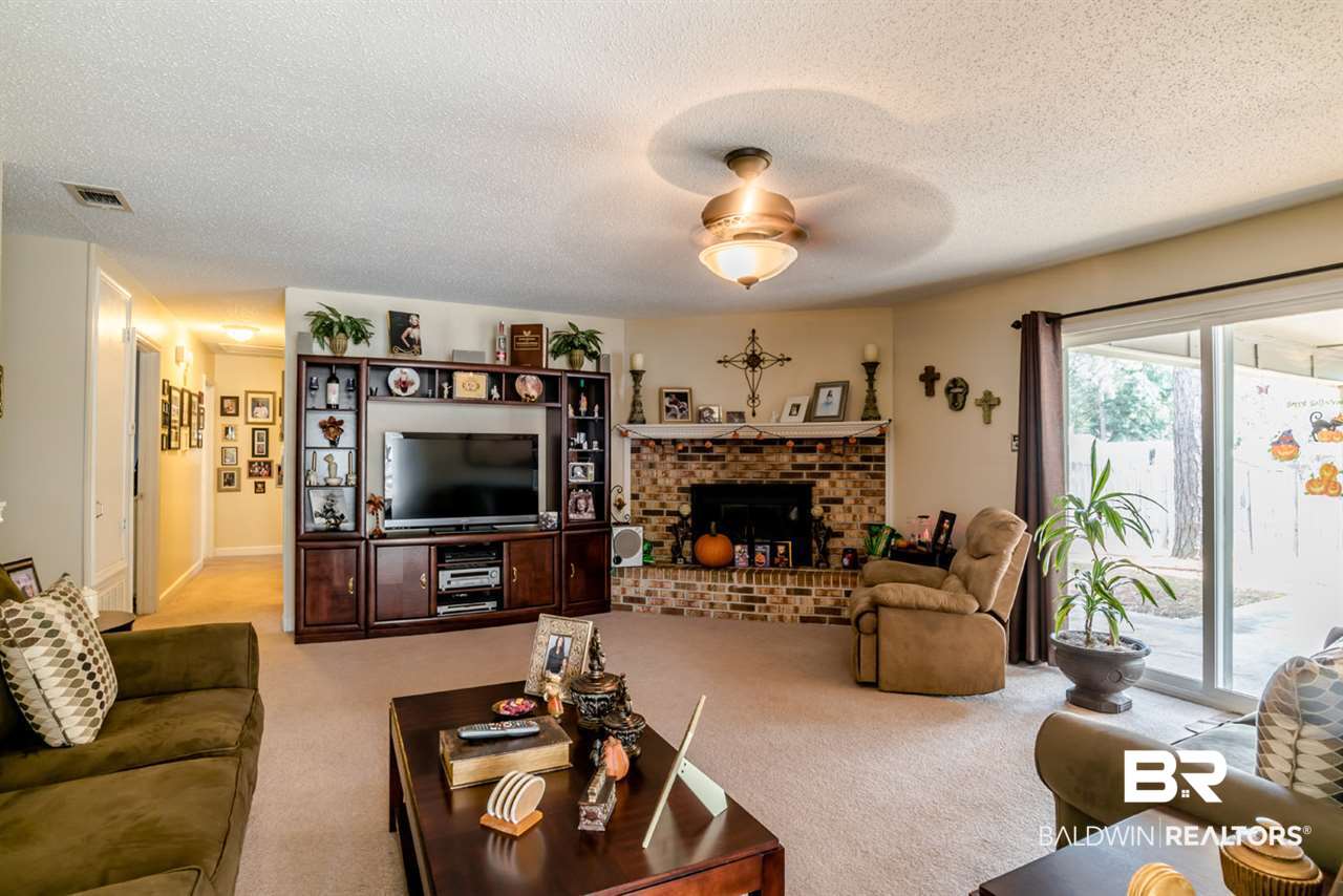 5717 Green Tree Road Mobile, AL 36609 - Photo 7 of 23 Living Room
