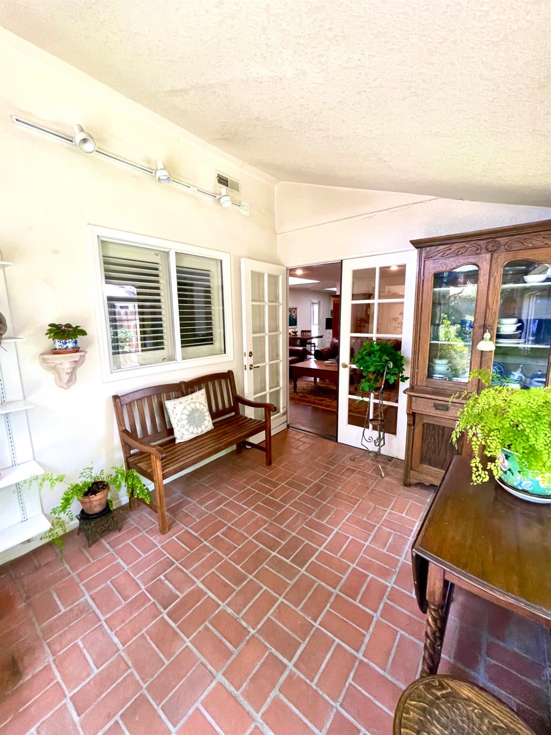 2052 Del Rio Drive Stockton, CA 95204 - Photo 22 of 28