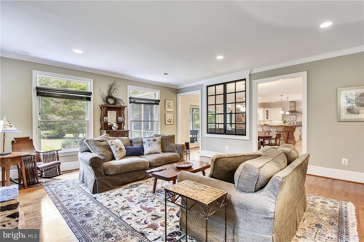 7809 Lee Avenue Alexandria, VA 22308 - Photo 5 of 29 Family Room
